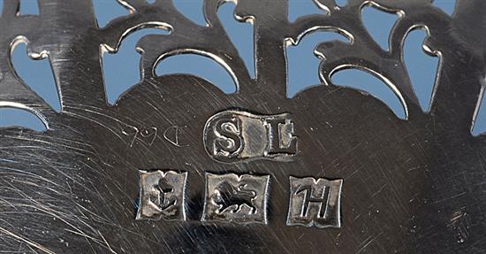4 x silver dishes.